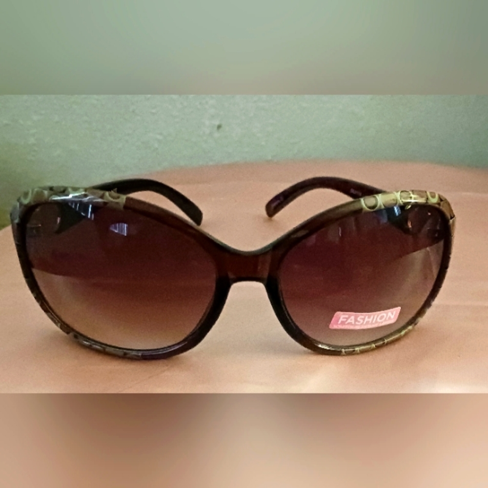 Burgandy & geo print Foster Grant sunglasses